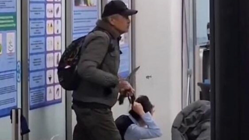 В Казахстане вынесли приговор мужчине, взявшему заложницу в аэропорту Алматы